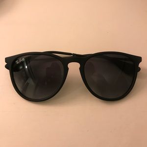 rayban sunglasses barely worn GREAT CONDITION